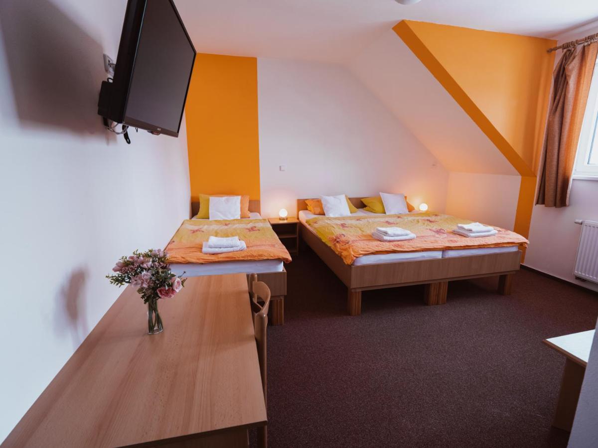 Relax Hotel Pelikan Hluboká nad Vltavou Exterior foto
