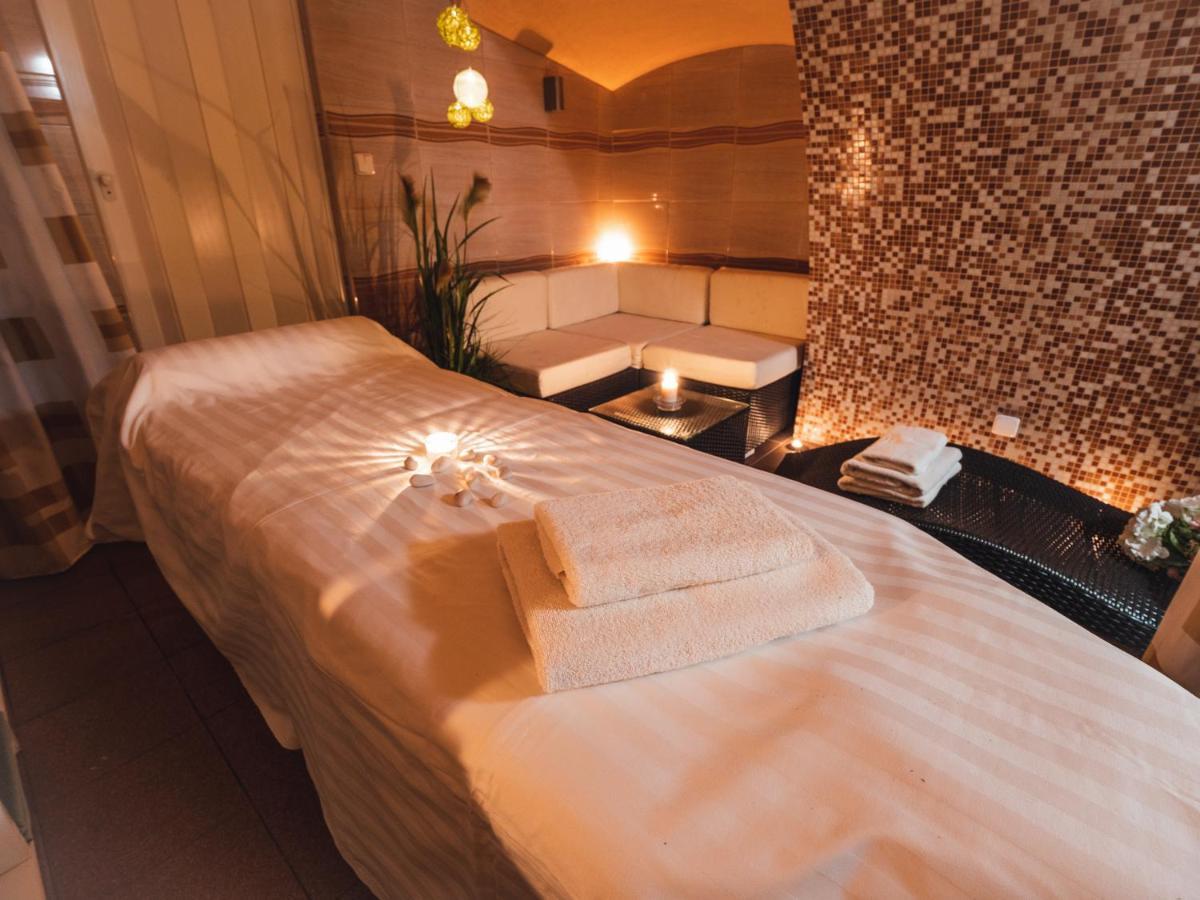 Relax Hotel Pelikan Hluboká nad Vltavou Exterior foto